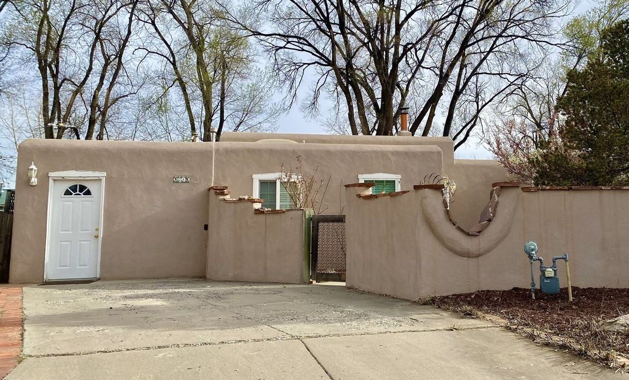 1042 Camino De Chelly - Photo 2 of 33