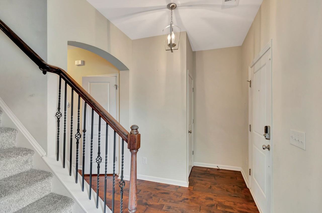 114 Vessey Dr - Photo 3 of 38