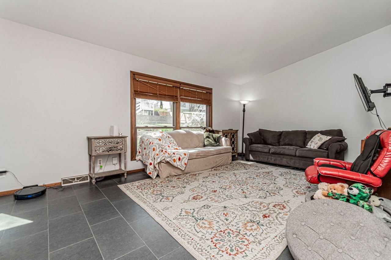 144 S Dartmouth Dr - Photo 5 of 48