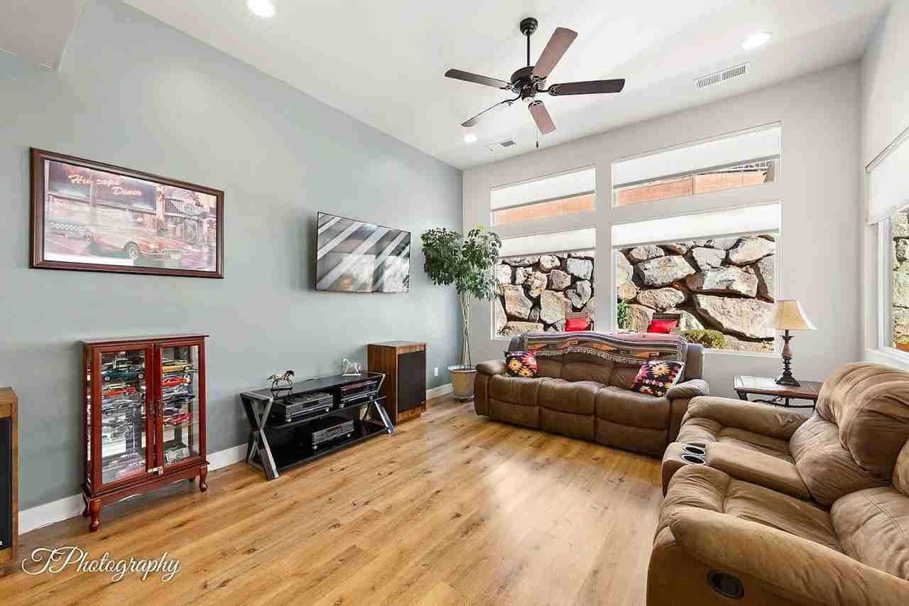 1012 W Jonathon Dr - Photo 5 of 28