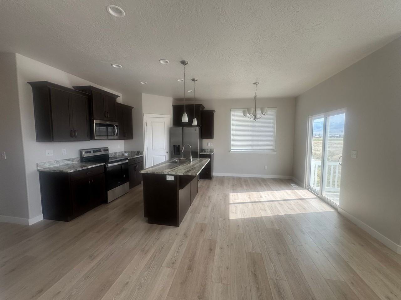 759 N Hilltop Dr - Photo 2 of 21