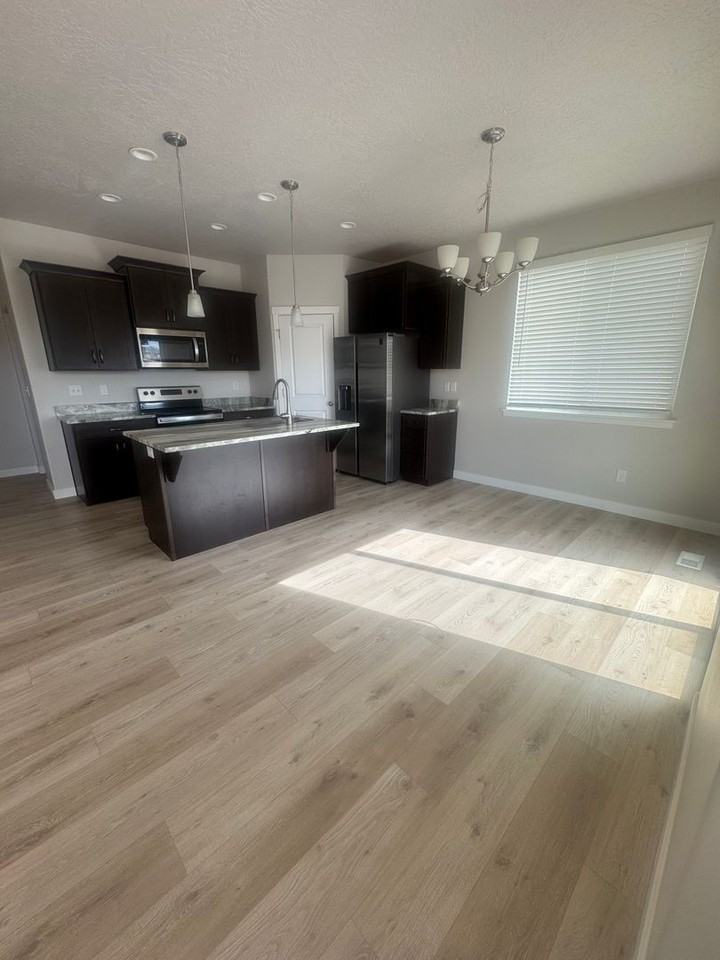 759 N Hilltop Dr - Photo 4 of 21