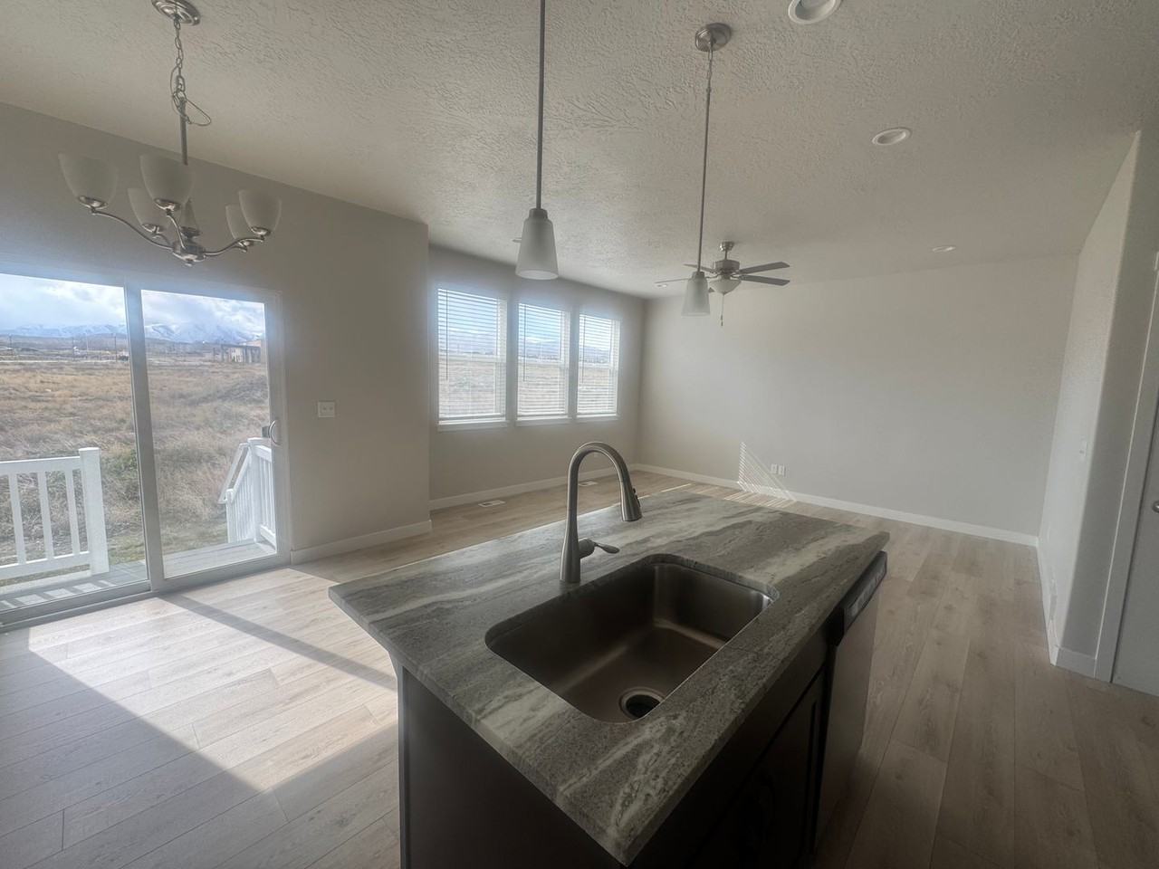 759 N Hilltop Dr - Photo 5 of 21