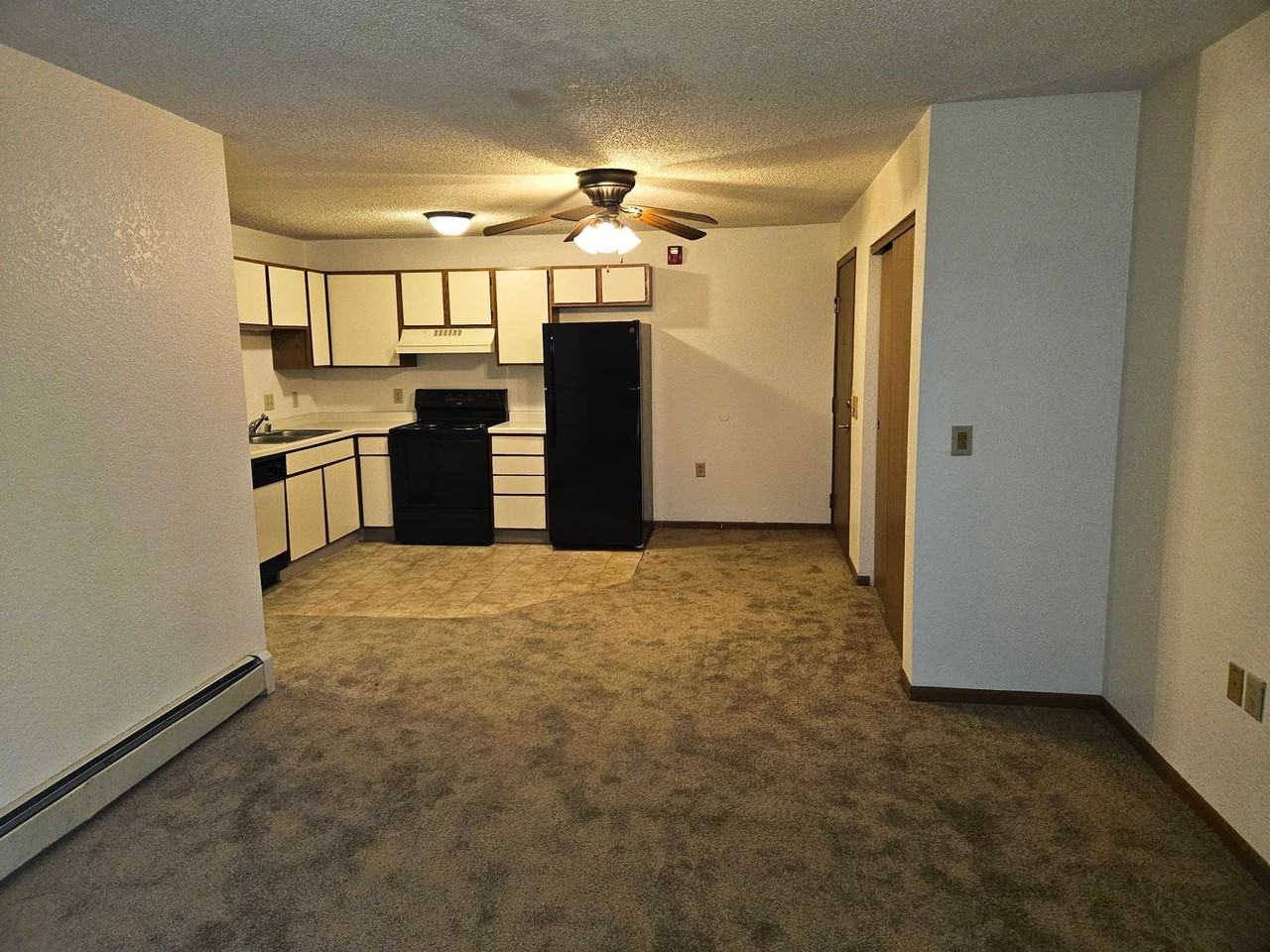 River Terrace Apartments - Photo 5 of 18