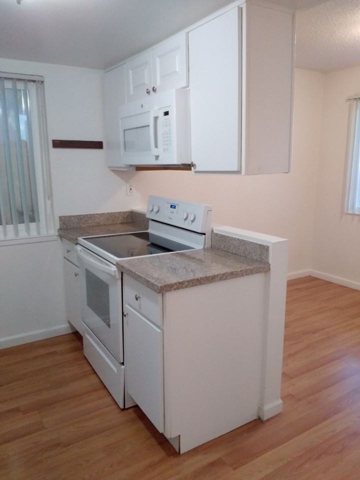 Hollywood Garden Apartments - Photo 4 of 12