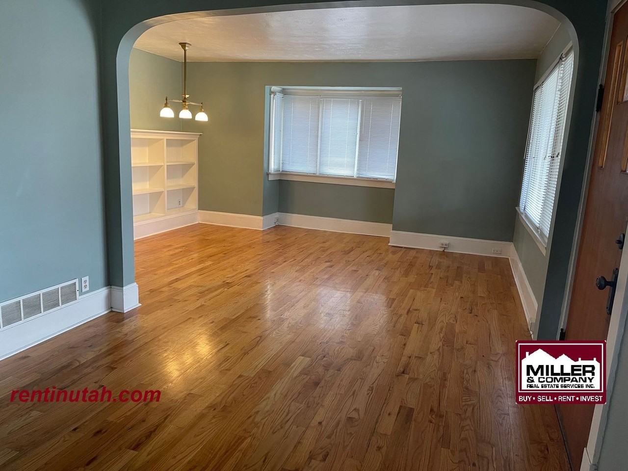 1560 E Garfield Ave - Photo 4 of 11