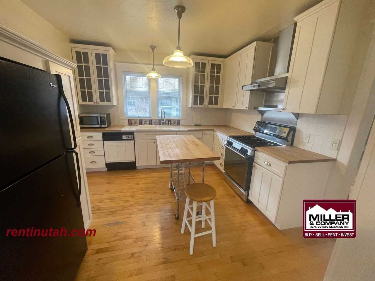 1560 E Garfield Ave - Photo 5 of 11