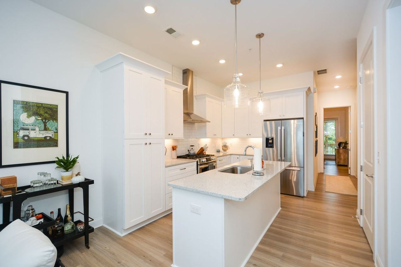 129 Pearl St - Photo 3 of 24