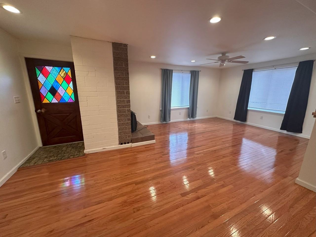 801 Mark St - Photo 3 of 14