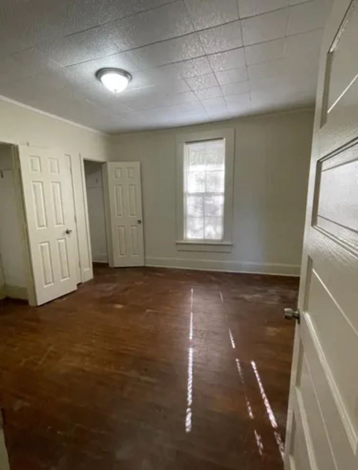 808 Camp St - Photo 2 of 8