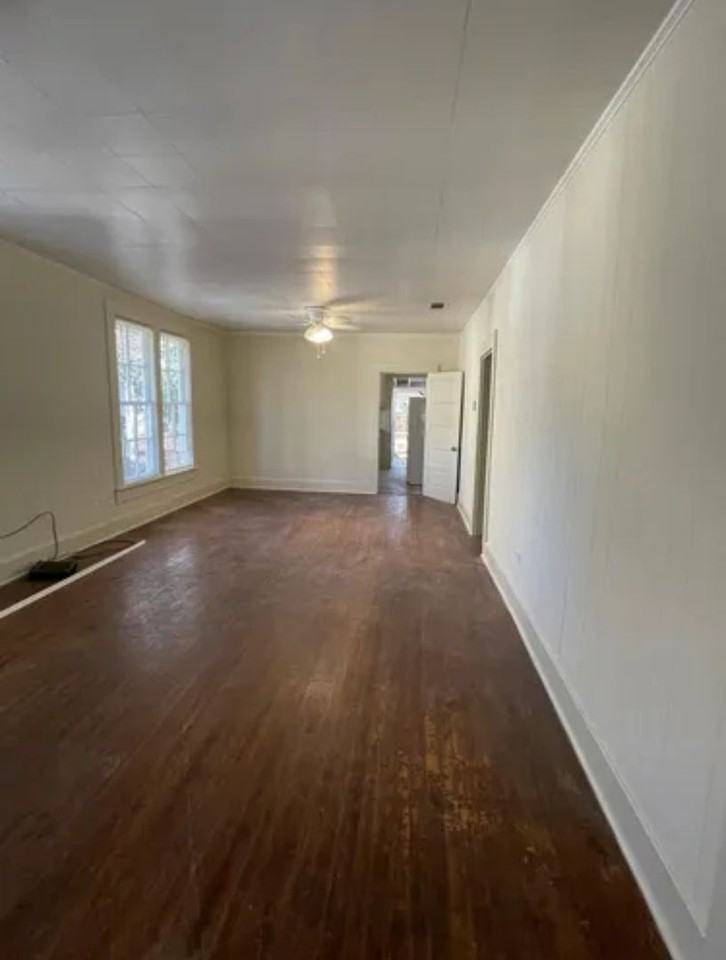 808 Camp St - Photo 3 of 8