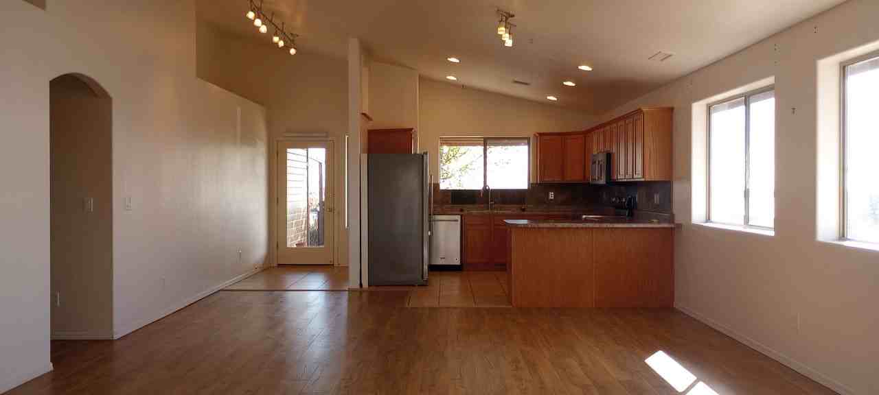 1936 N Quartz Dr - Photo 3 of 14