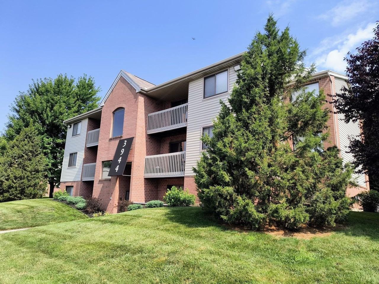 Windsor Place Apartments - Photo 2 of 23