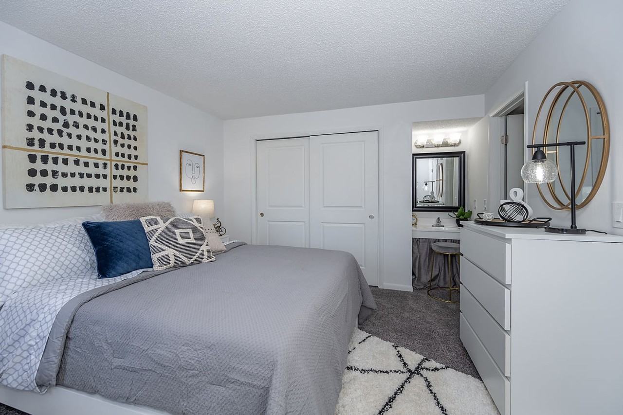 Windsor Place Apartments - Photo 4 of 23