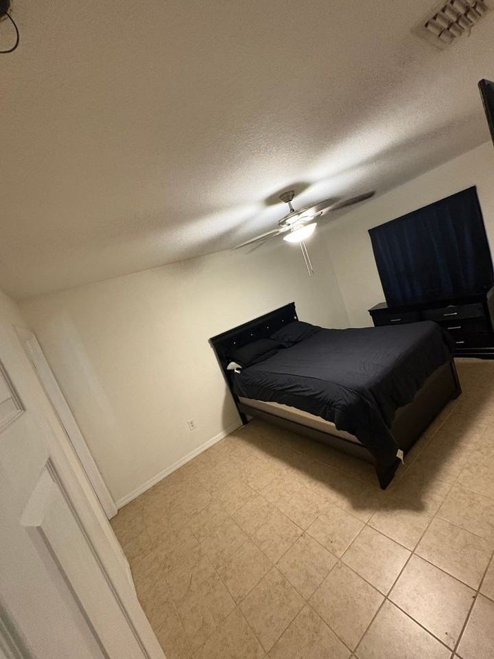 2609 E Emma St - Photo 3 of 11