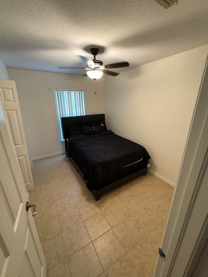 2609 E Emma St - Photo 4 of 11