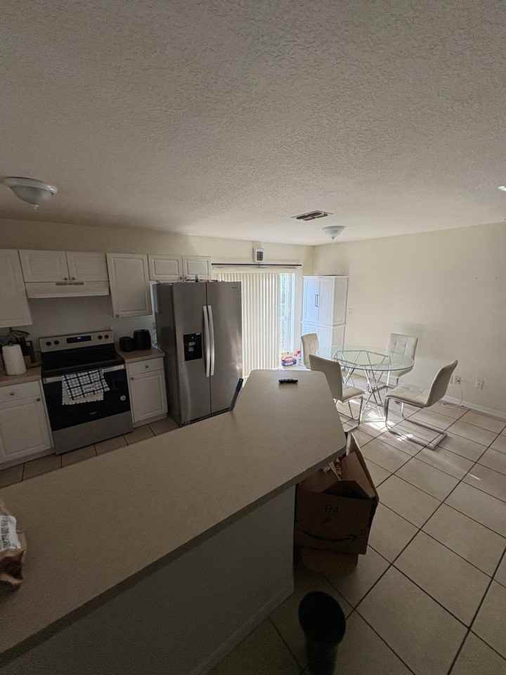 2609 E Emma St - Photo 7 of 11