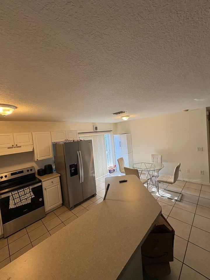 2609 E Emma St - Photo 6 of 11