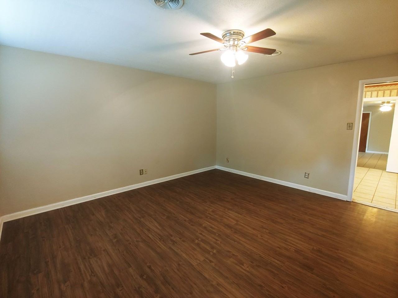 10005 Raymond Dr - Photo 2 of 23