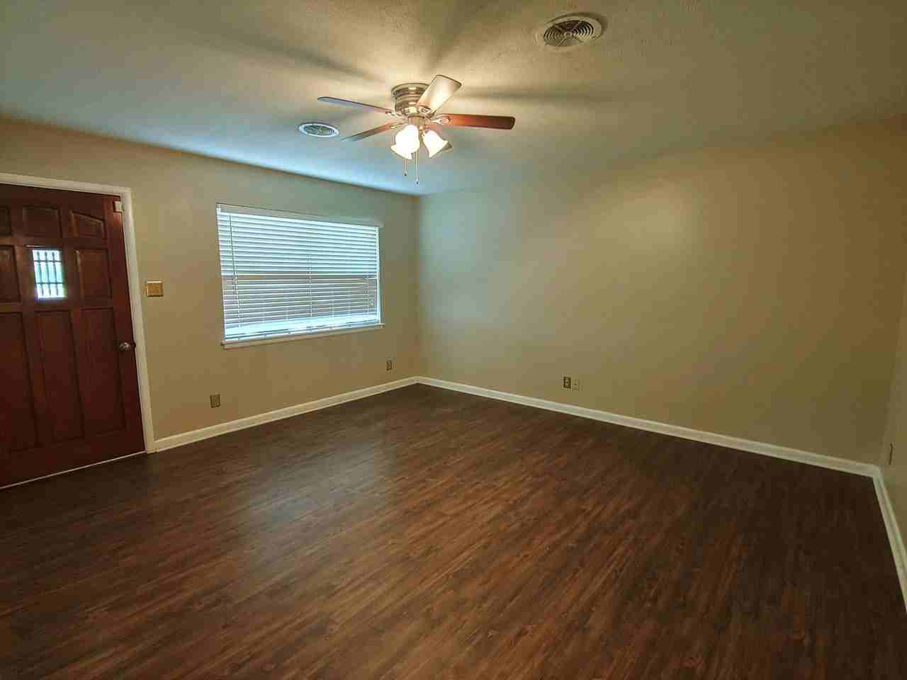 10005 Raymond Dr - Photo 3 of 23