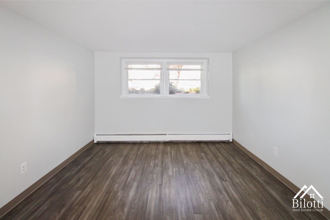 10 Young Street - Photo 4 of 12