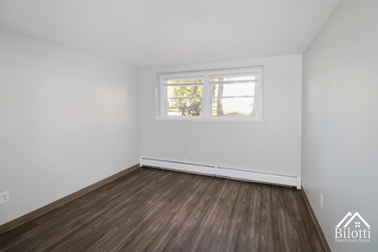 10 Young Street - Photo 6 of 12