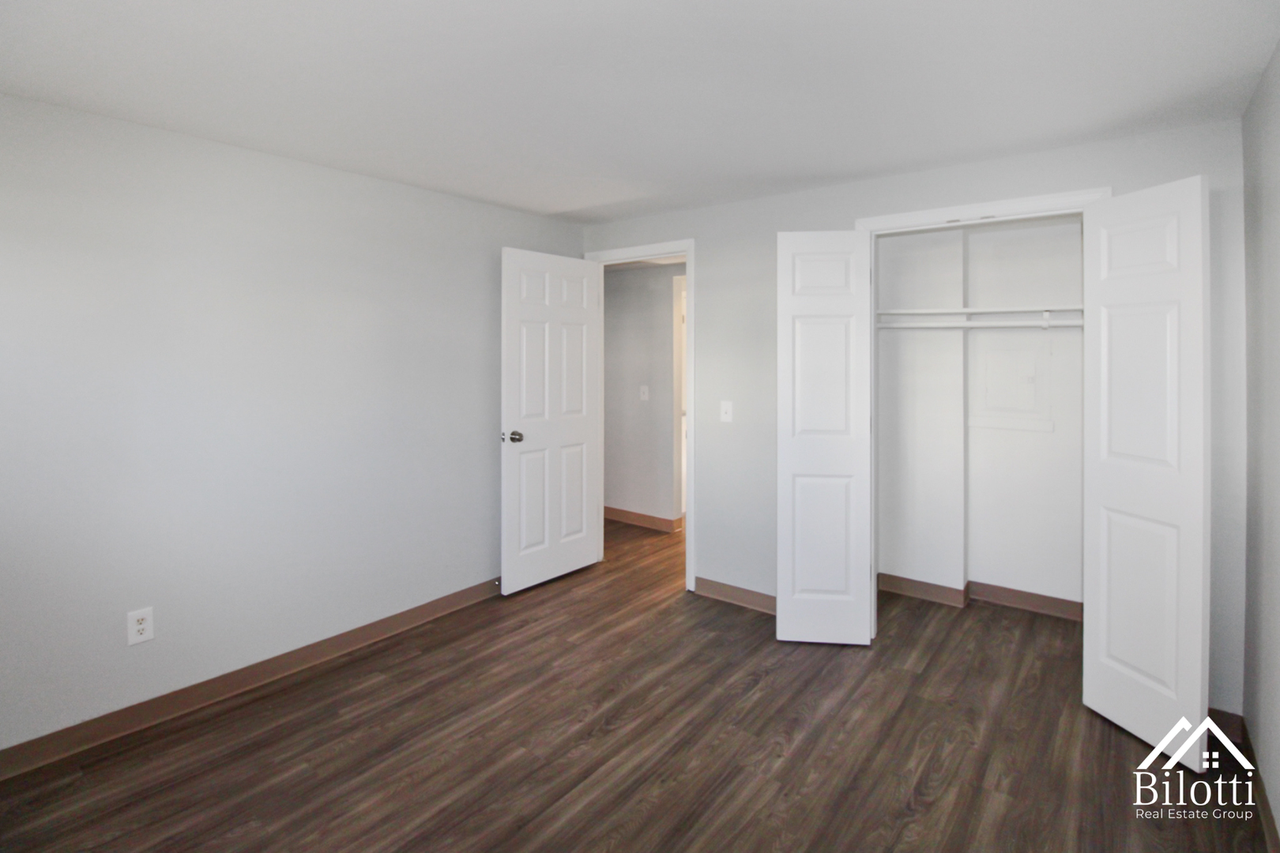 10 Young Street - Photo 7 of 12