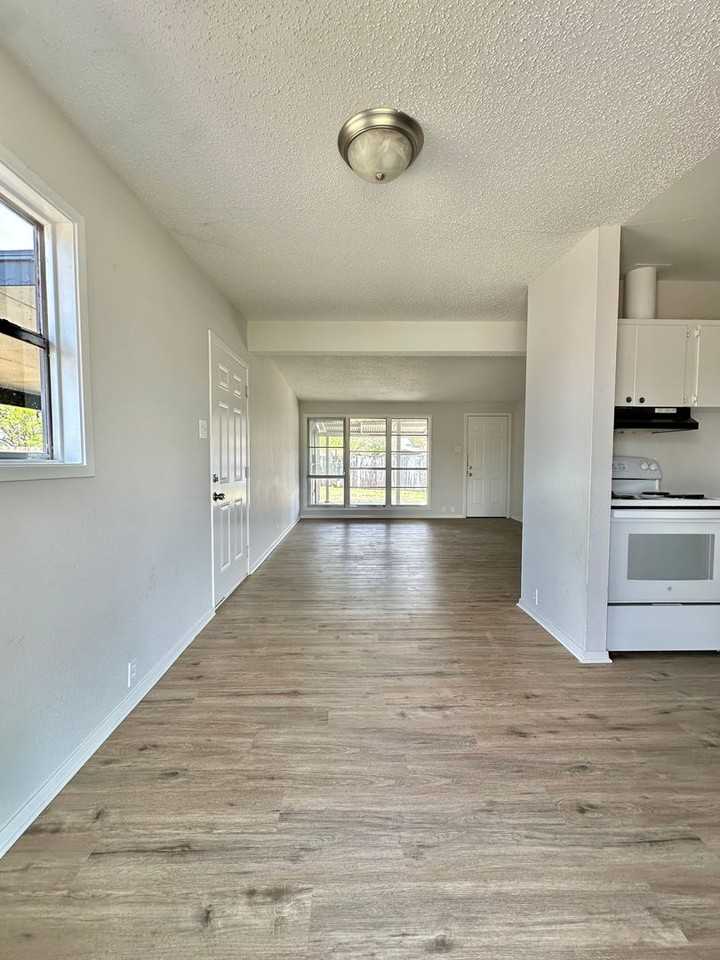 2401 Field St - Photo 4 of 20