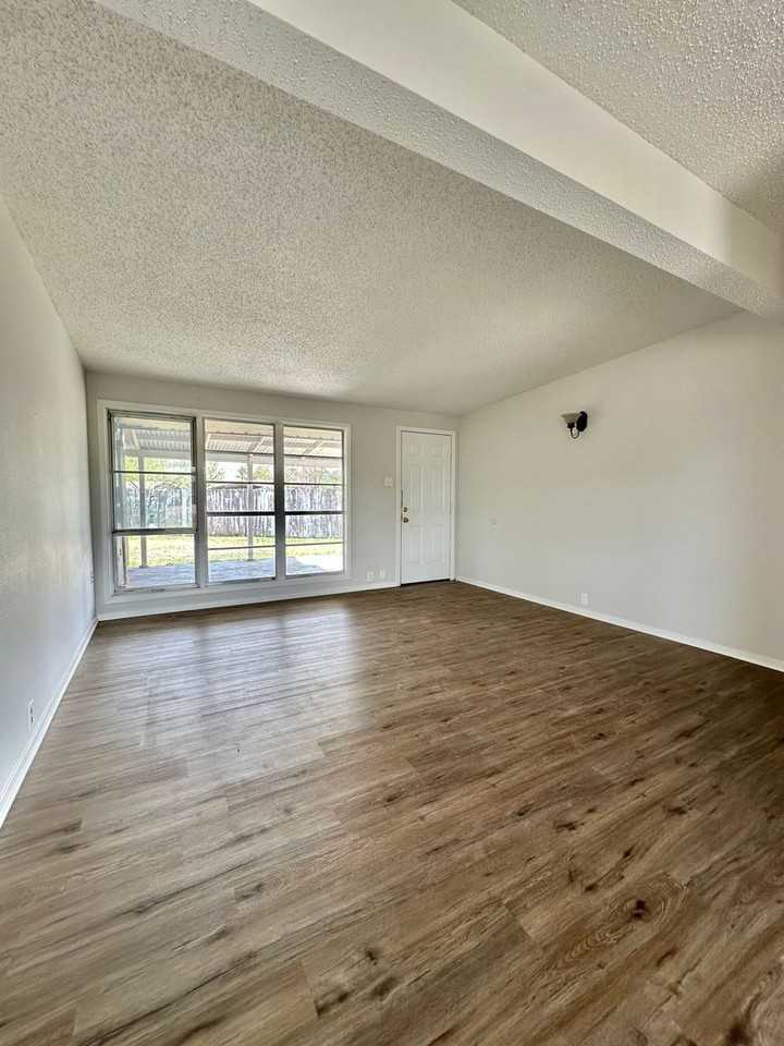 2401 Field St - Photo 5 of 20