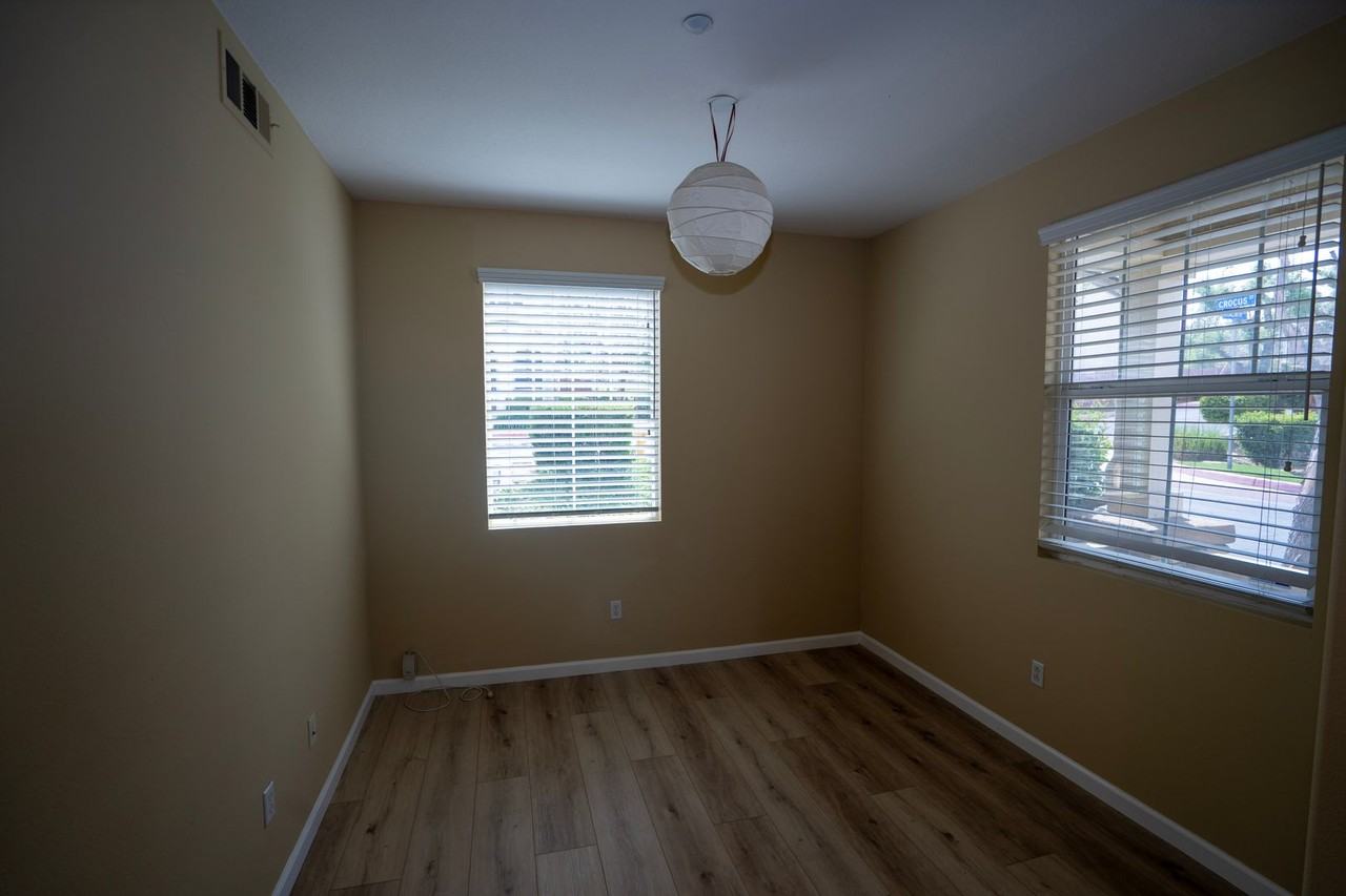 60 Crocus St - Photo 3 of 21