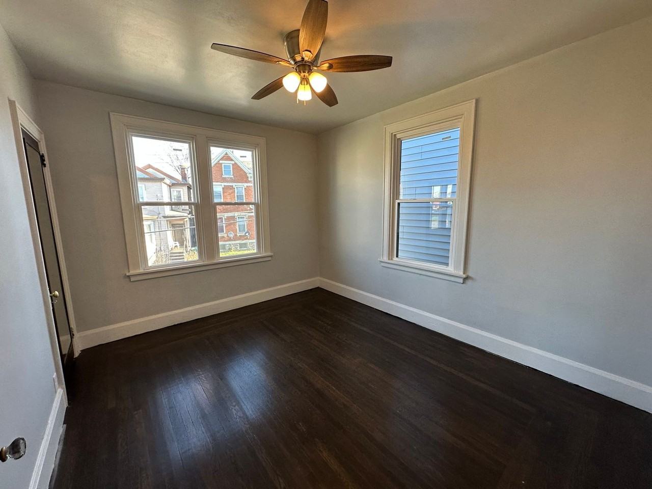 3739 Saint Lawrence Ave - Photo 3 of 13