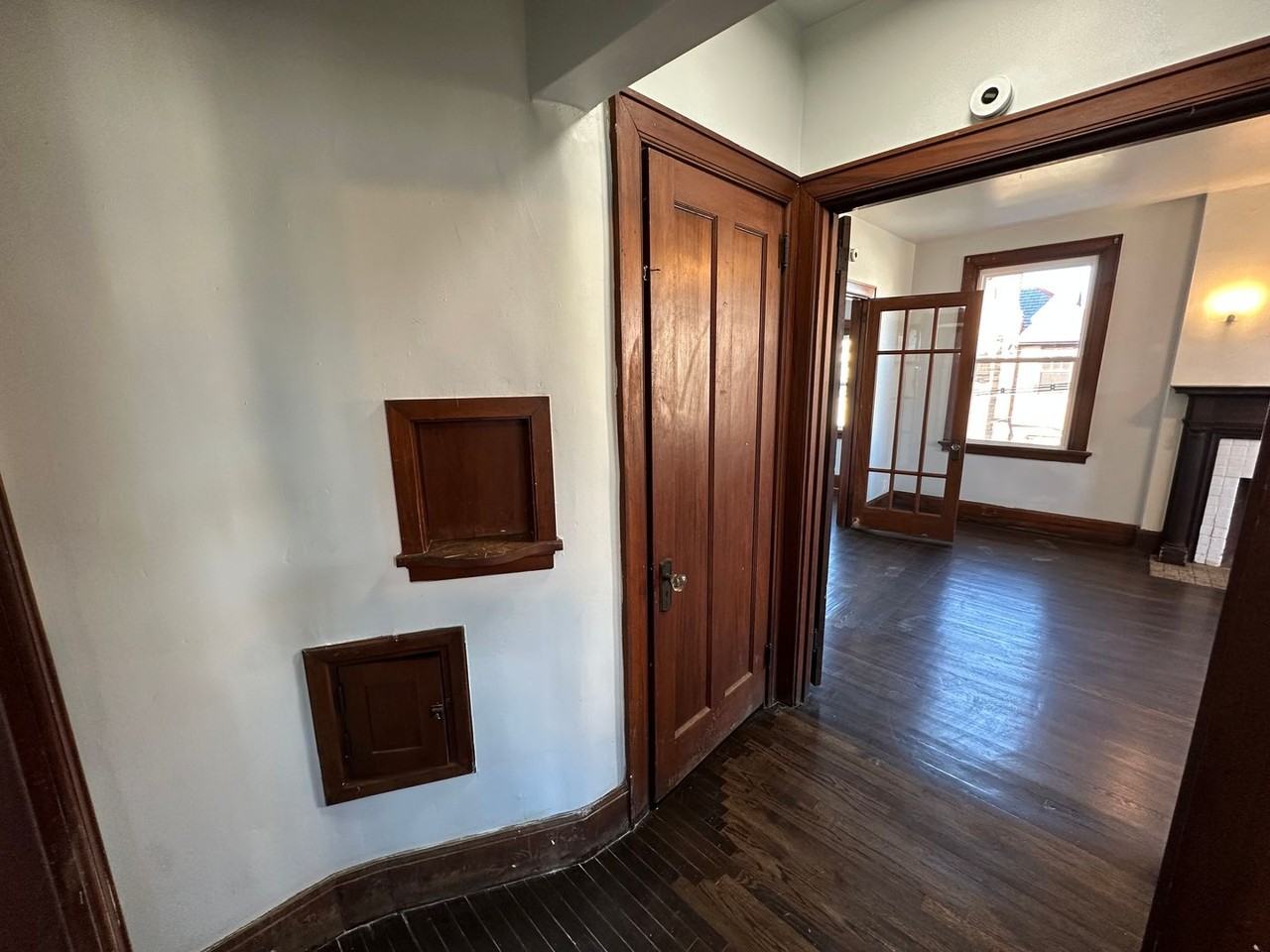 3739 Saint Lawrence Ave - Photo 5 of 13