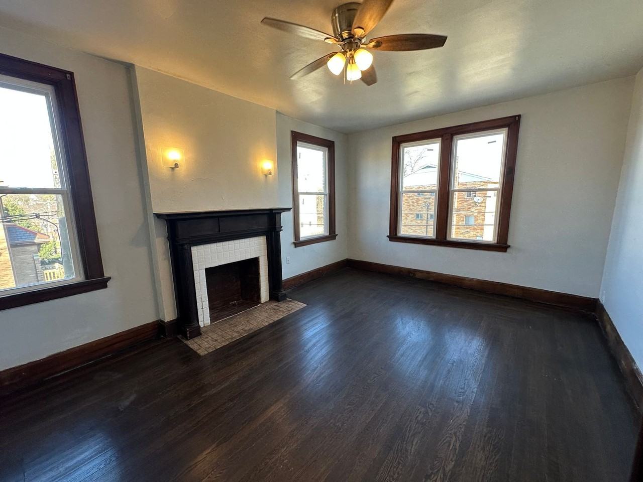 3739 Saint Lawrence Ave - Photo 6 of 13