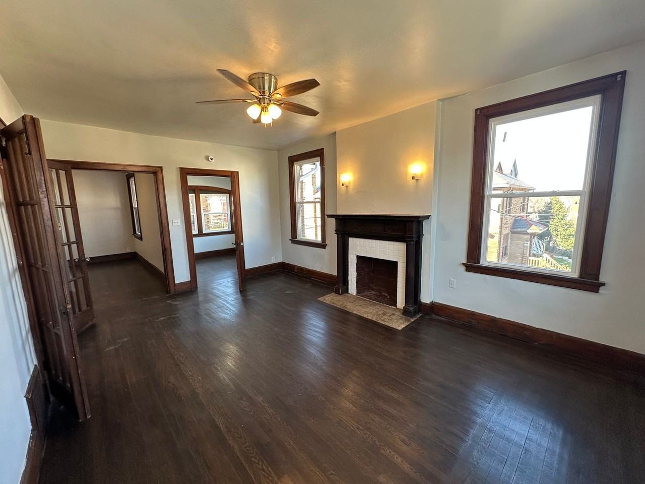 3739 Saint Lawrence Ave - Photo 7 of 13