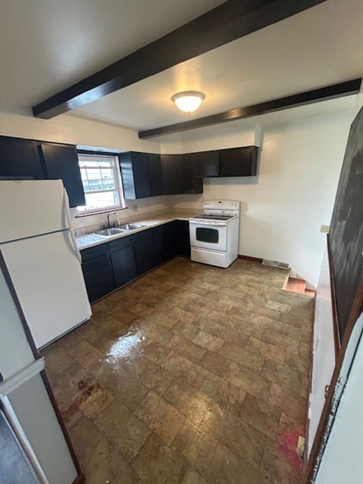 810 Joan Ave - Photo 3 of 12