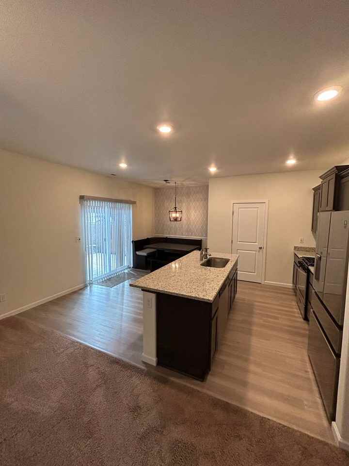 2338 Nw Yohn Ranch Dr - Photo 2 of 17