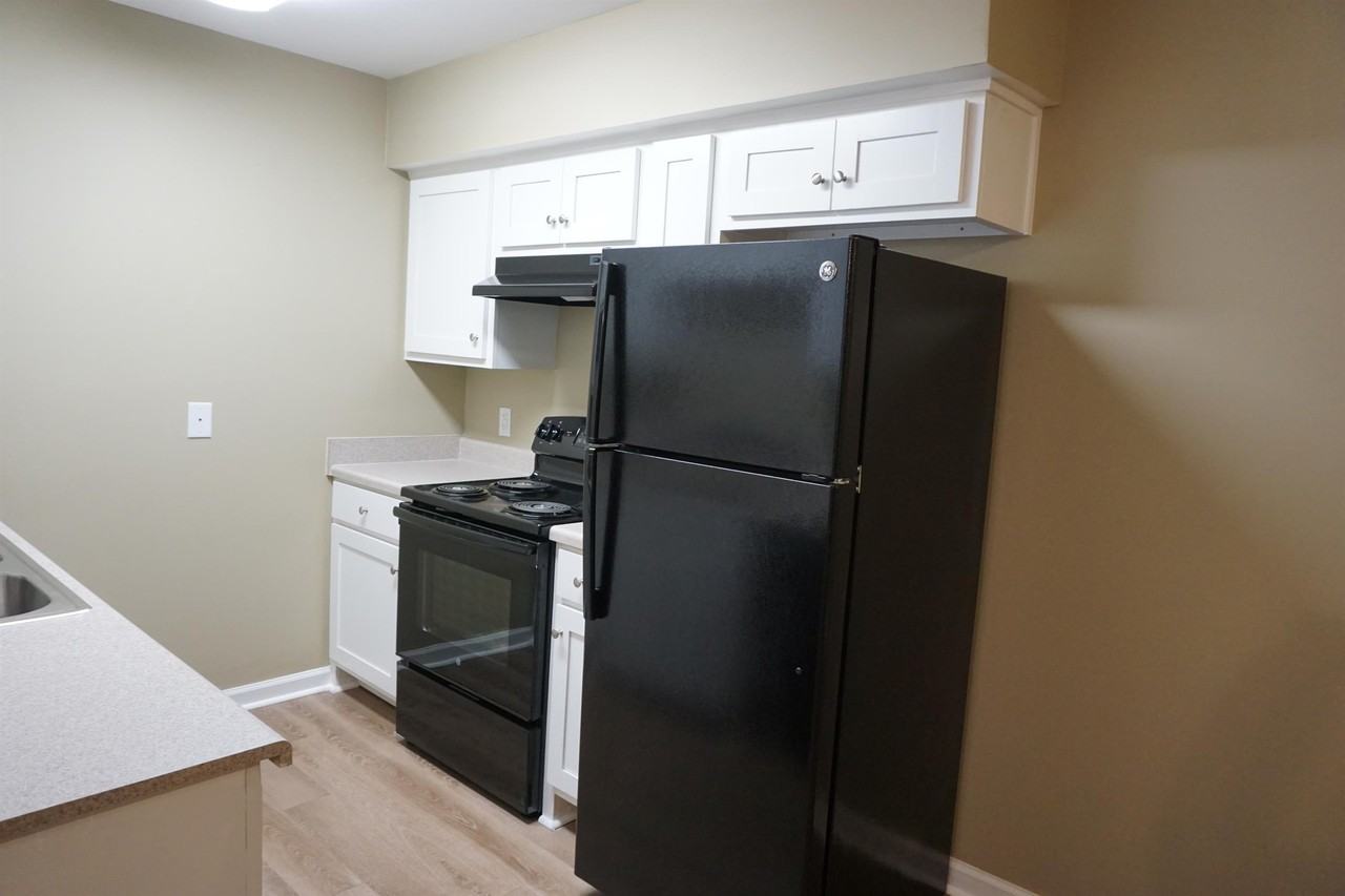 411 Baldwin Crt - Photo 3 of 44