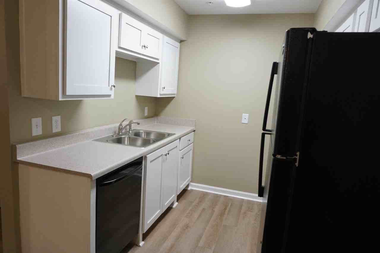 411 Baldwin Crt - Photo 4 of 44