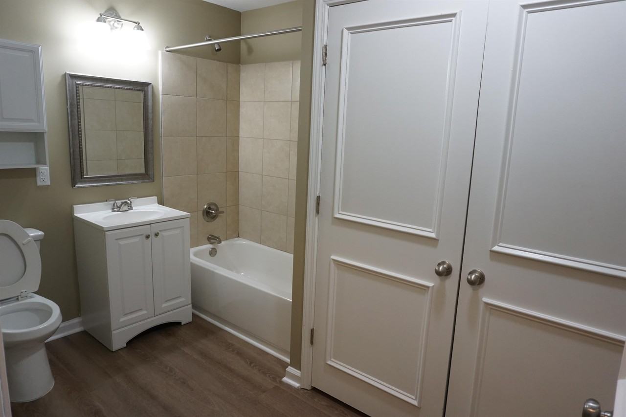 411 Baldwin Crt - Photo 5 of 44