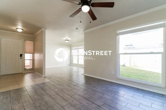 6909 Silvermill Dr - Photo 3 of 16