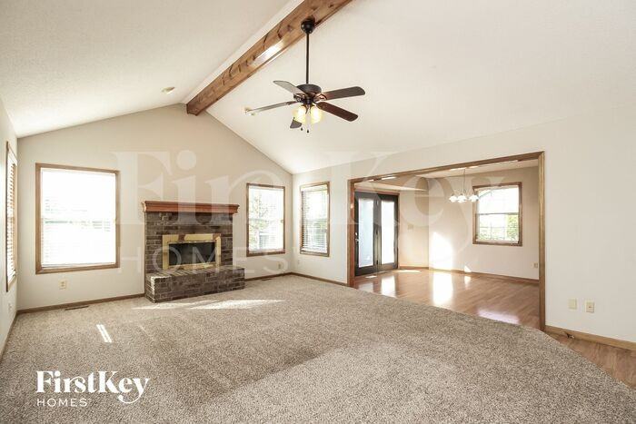 1320 Maple Ln - Photo 2 of 15