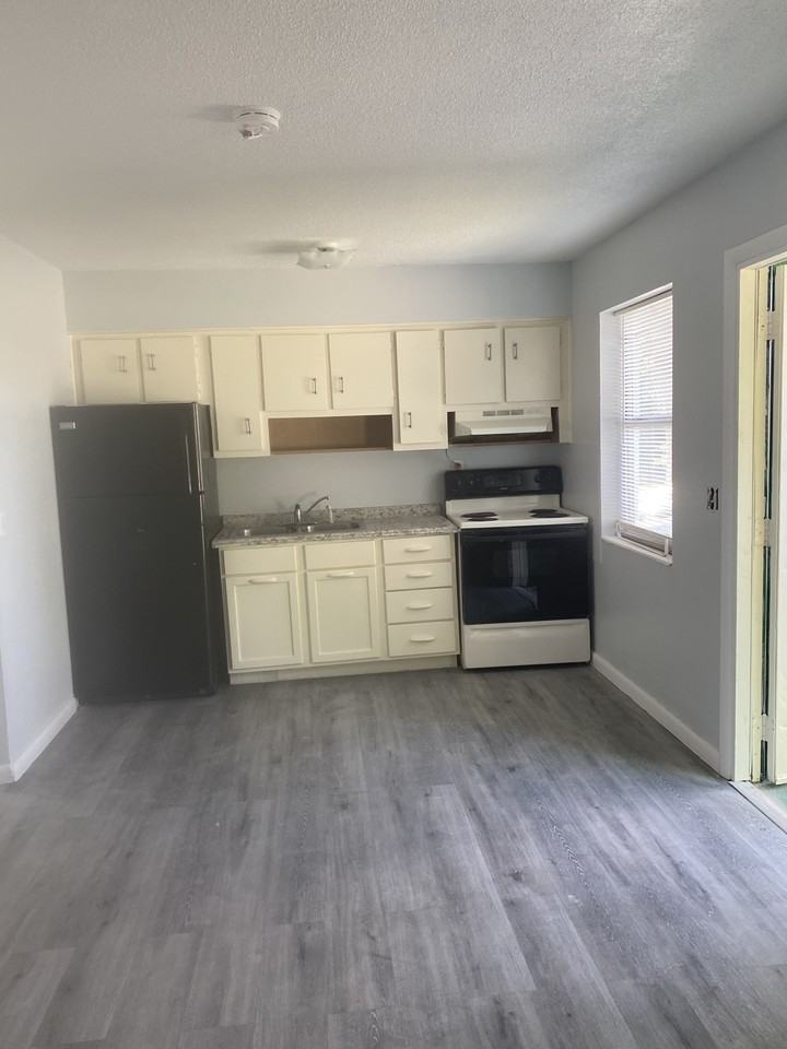 384 Avenue N Sw #2 - Photo 3 of 10