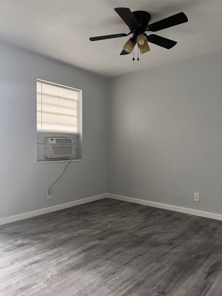 384 Avenue N Sw #2 - Photo 4 of 10