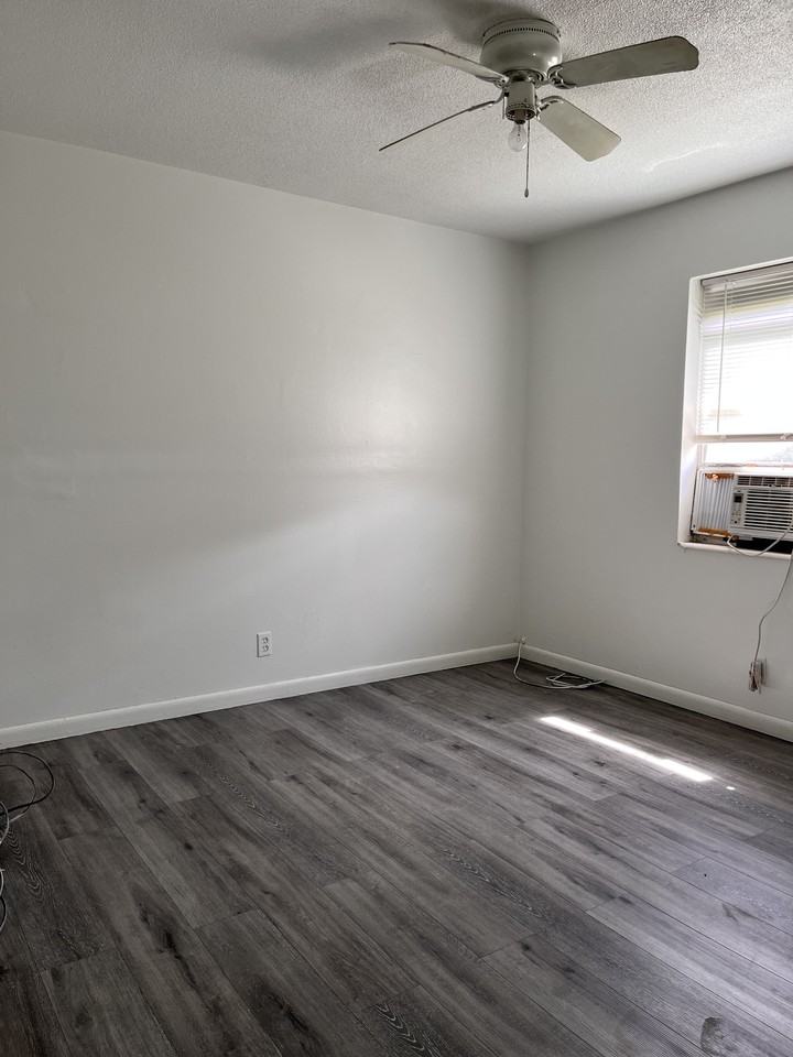 384 Avenue N Sw #2 - Photo 5 of 10