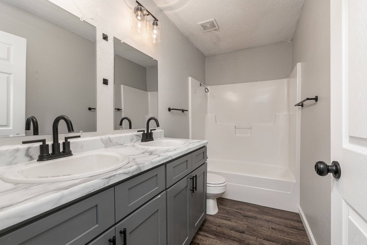 eStreet - Photo 3 of 18