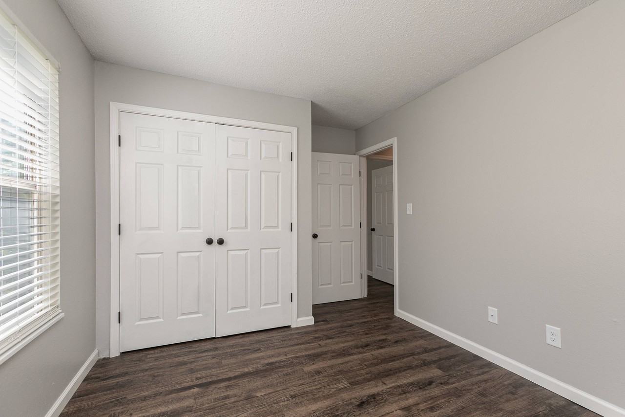 eStreet - Photo 4 of 18