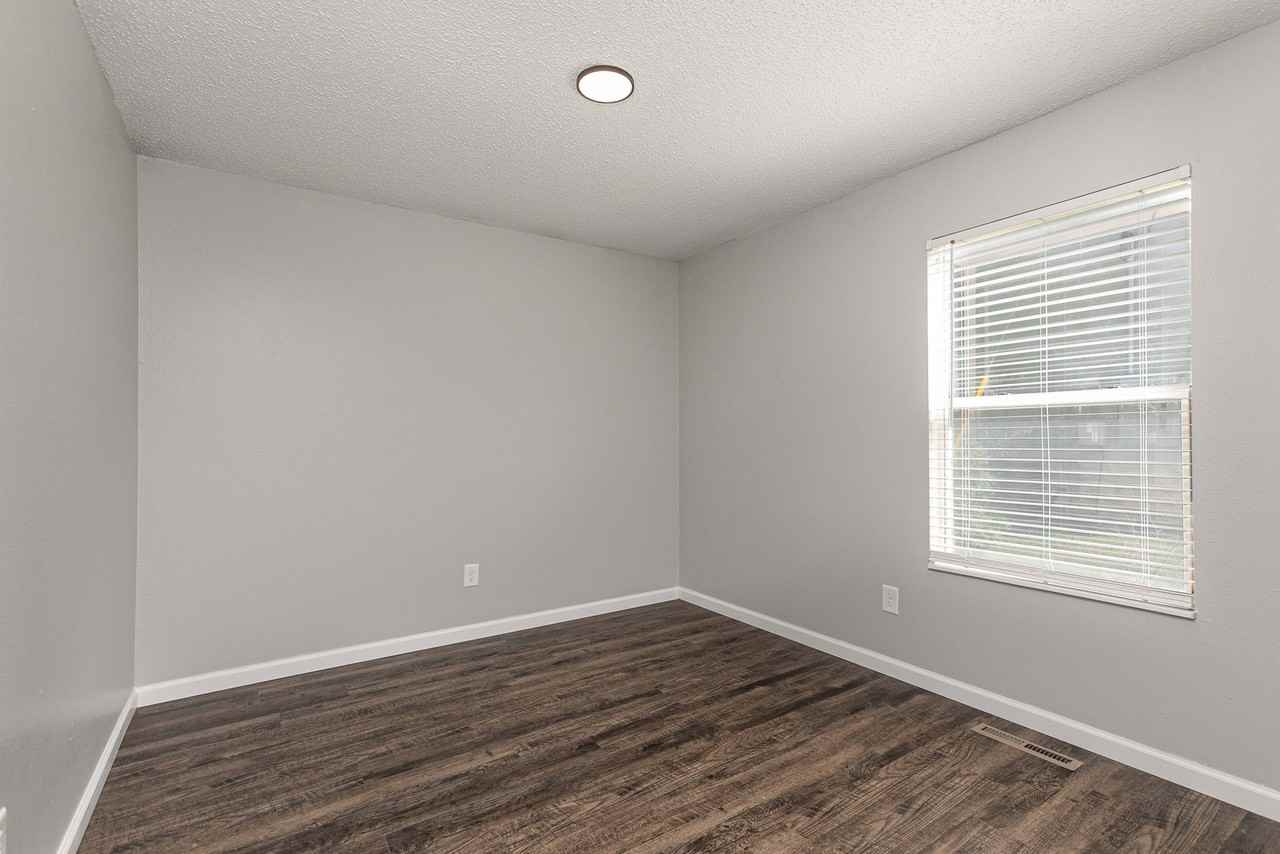 eStreet - Photo 5 of 18