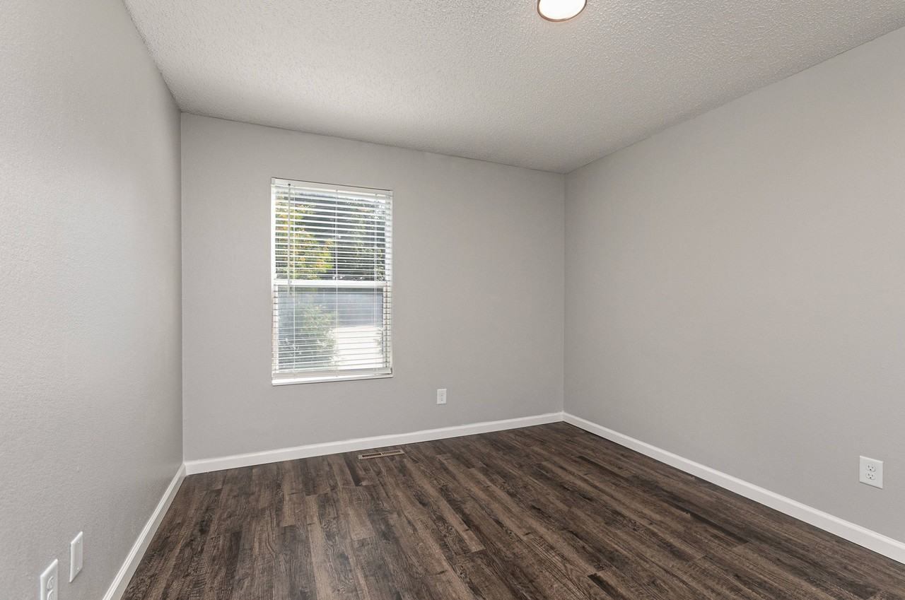 eStreet - Photo 7 of 18