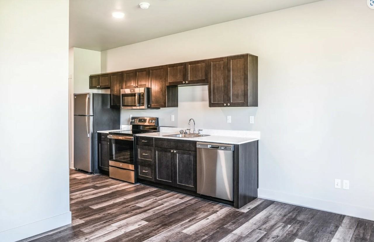 zzGDG The Meridian Apartments - Photo 3 of 11