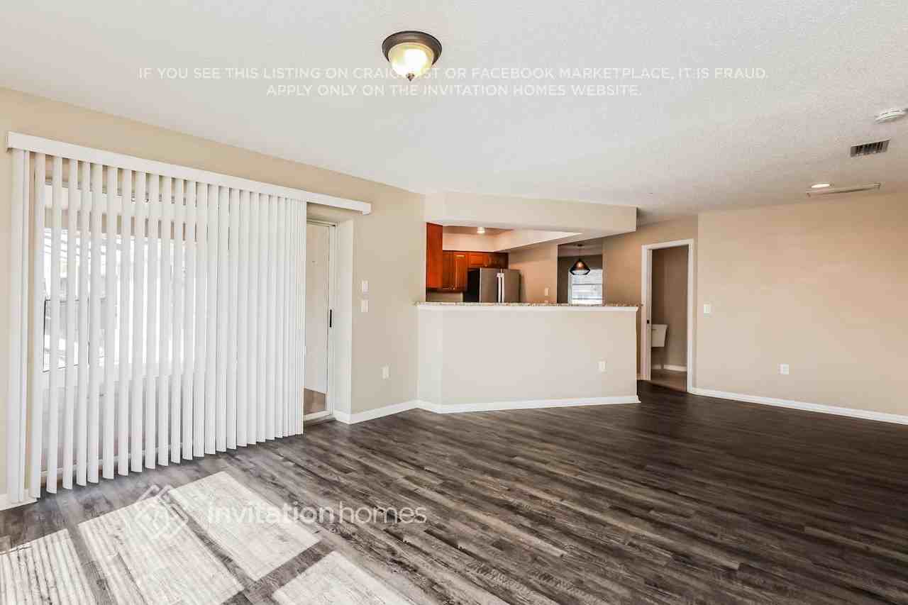 961 Nantucket Rd - Photo 4 of 17